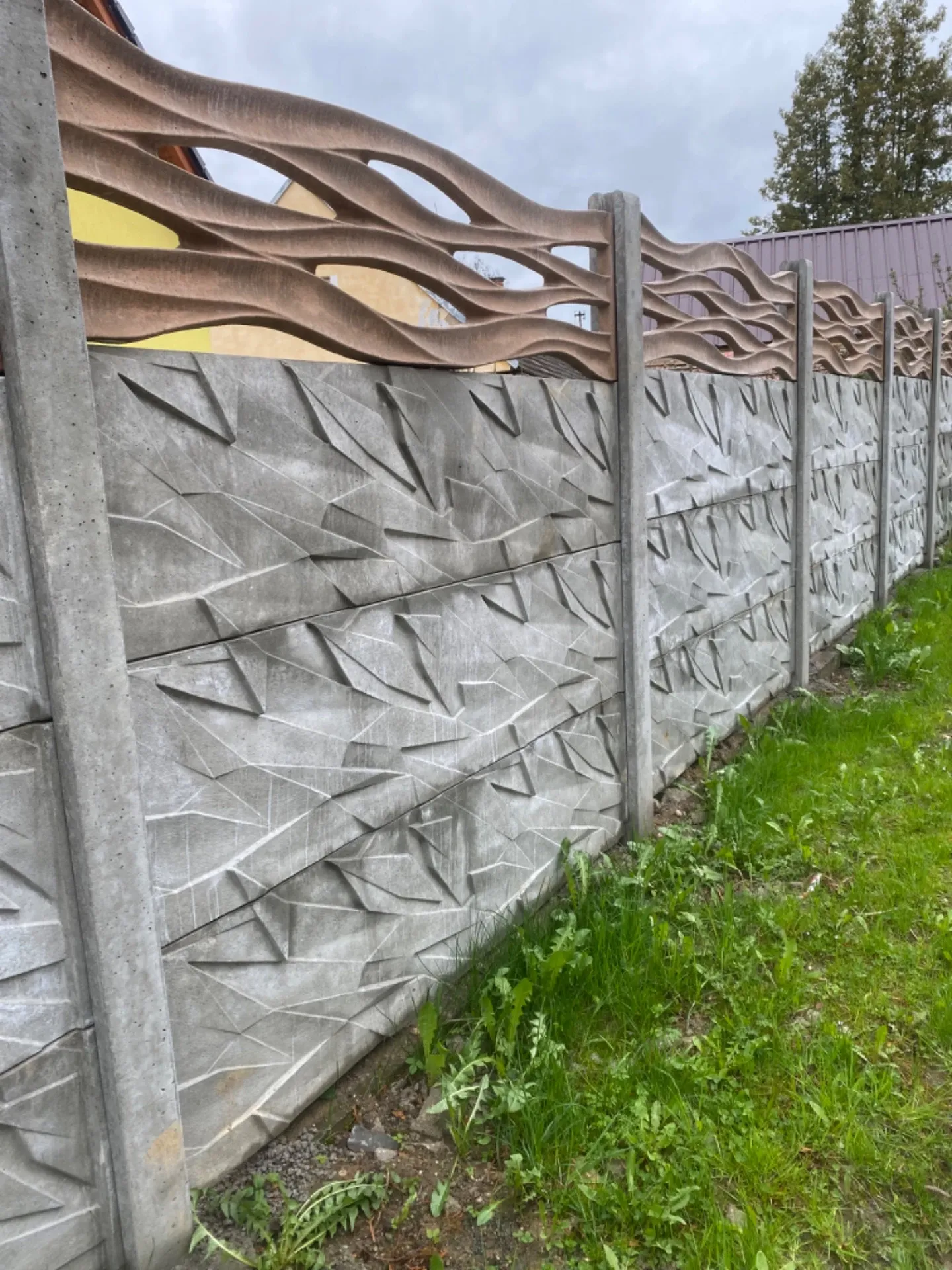 Betonový plot — realizace na klíč od FRIMATSTAVO