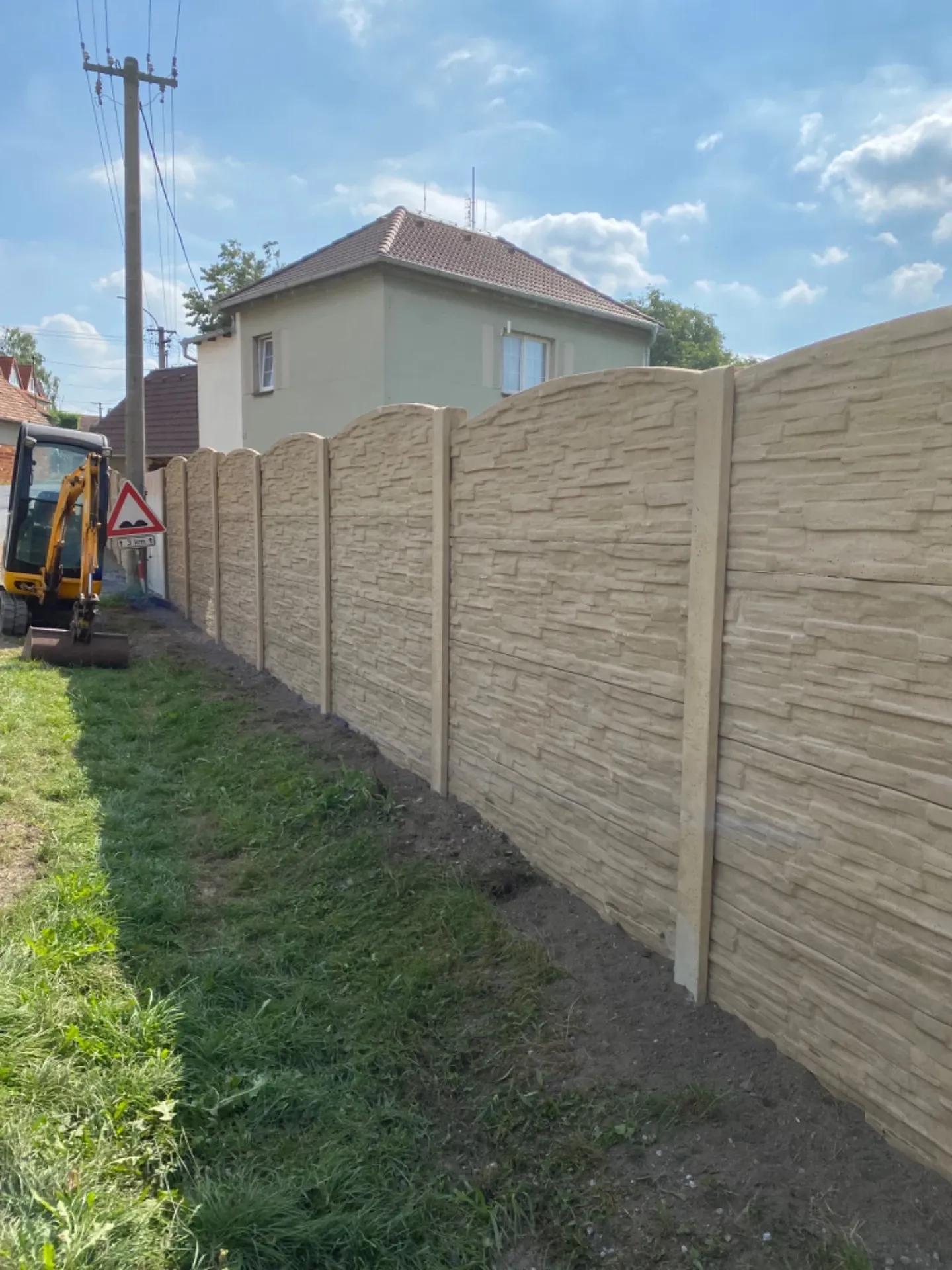 Betonový plot — realizace na klíč od FRIMATSTAVO