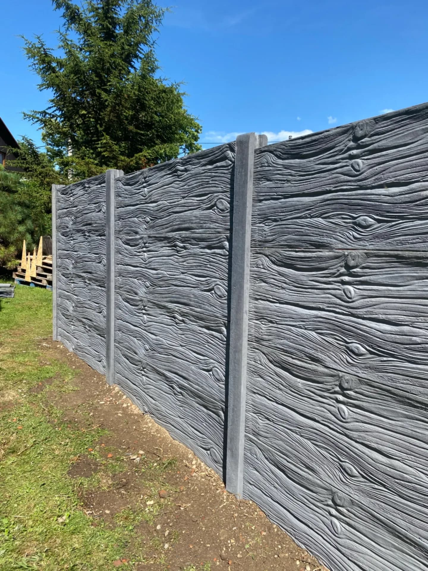 Betonový plot — realizace na klíč od FRIMATSTAVO
