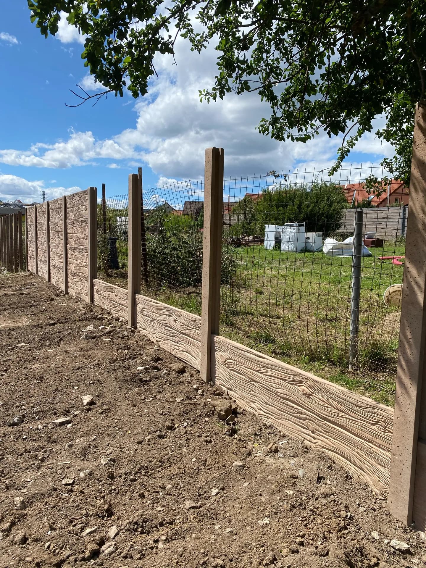 Betonový plot — realizace na klíč od FRIMATSTAVO