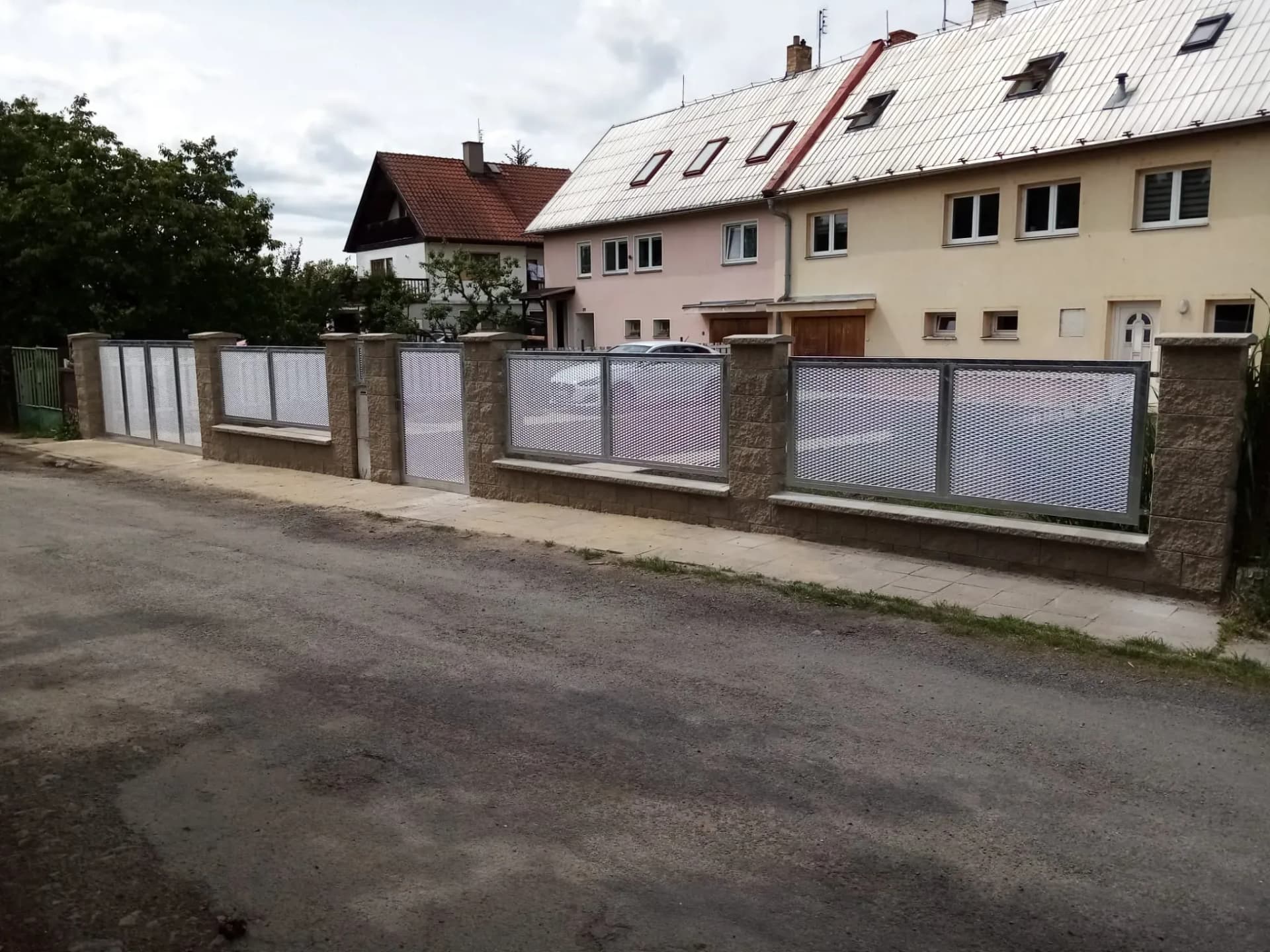 Zděný plot — realizace na klíč od FRIMATSTAVO