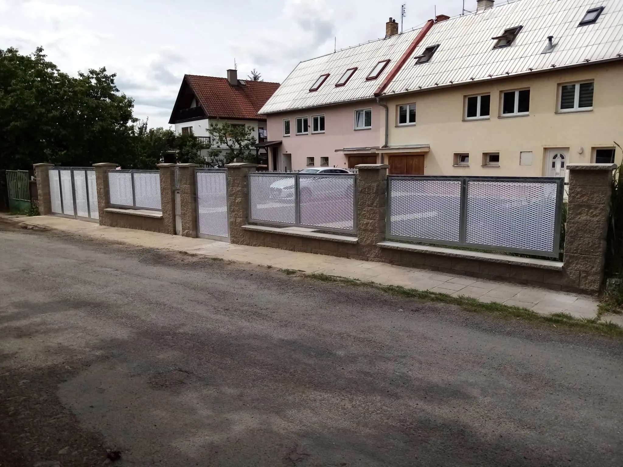 Zděný plot — realizace na klíč od FRIMATSTAVO